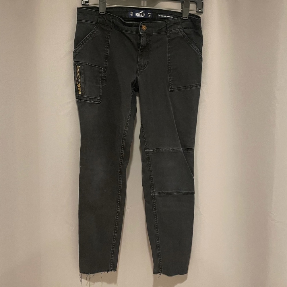 Hollister Low Rise Super Skinny Crop Jeans (black)